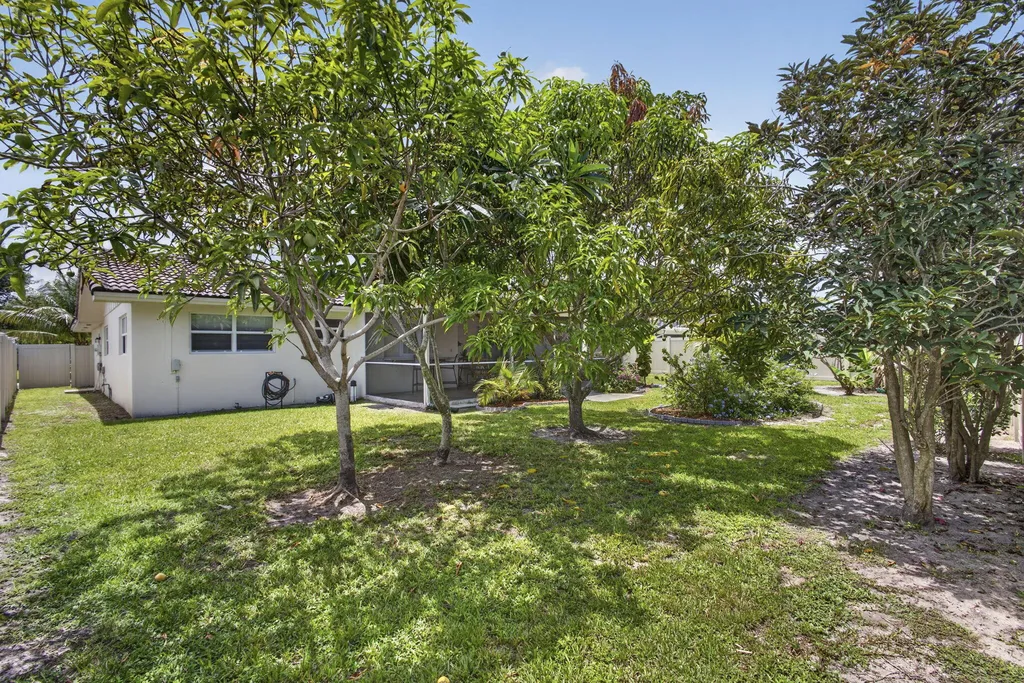 9860 Honeysuckle Avenue Palm Beach Gardens FL 33410