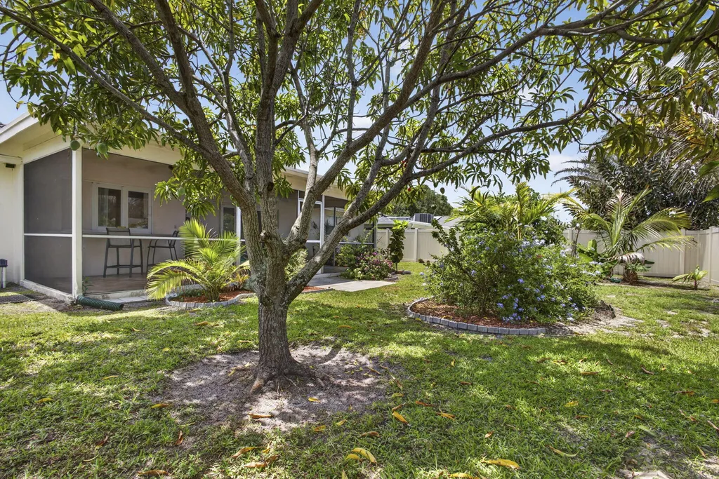 9860 Honeysuckle Avenue Palm Beach Gardens FL 33410