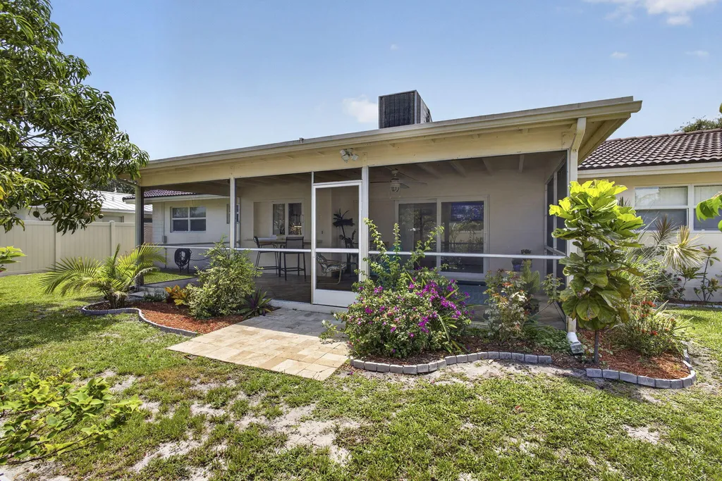 9860 Honeysuckle Avenue Palm Beach Gardens FL 33410