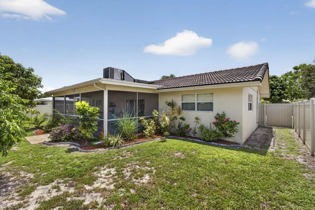 9860 Honeysuckle Avenue Palm Beach Gardens FL 33410