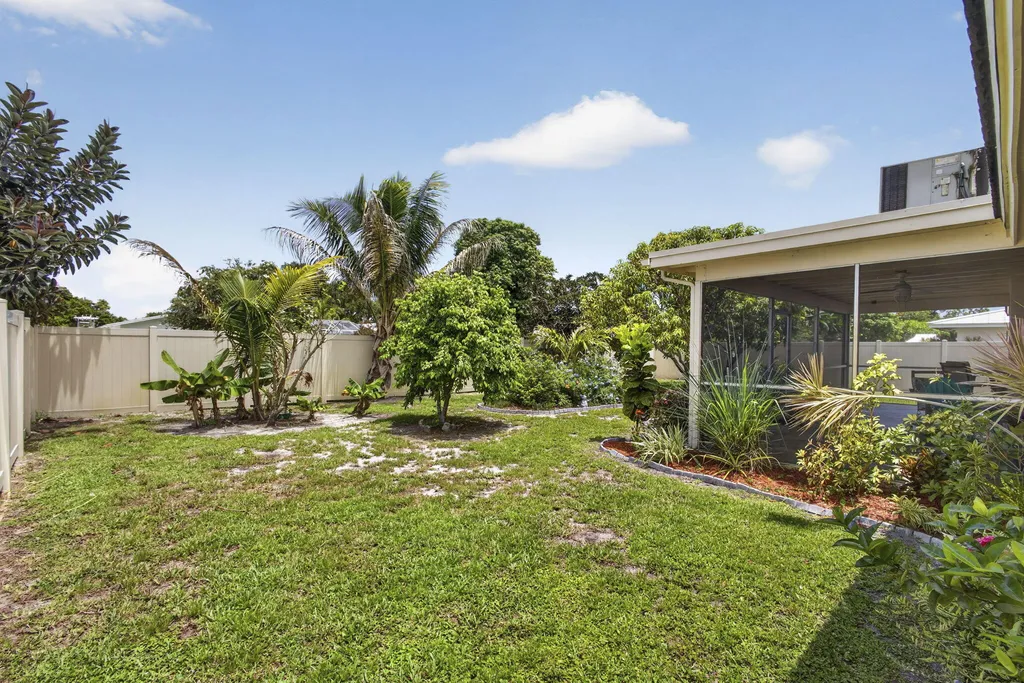9860 Honeysuckle Avenue Palm Beach Gardens FL 33410
