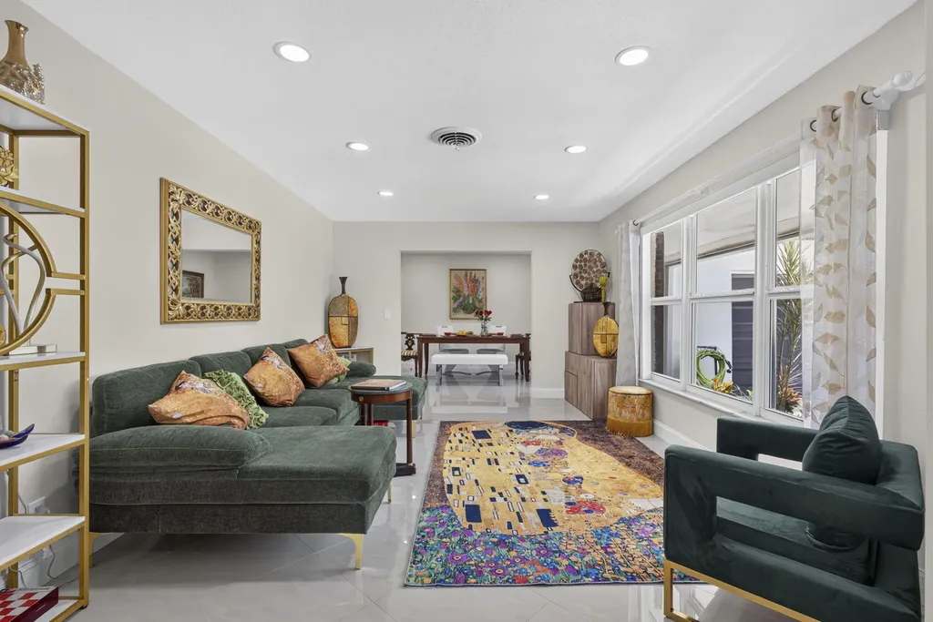 9860 Honeysuckle Avenue Palm Beach Gardens FL 33410