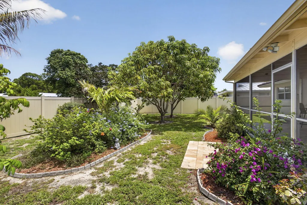 9860 Honeysuckle Avenue Palm Beach Gardens FL 33410