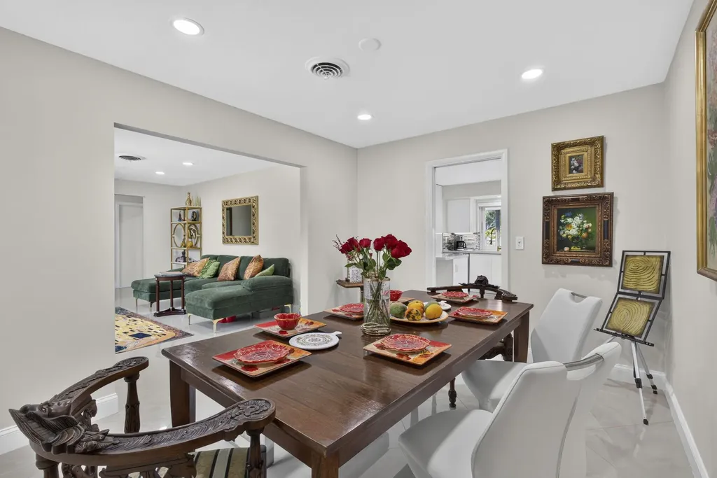 9860 Honeysuckle Avenue Palm Beach Gardens FL 33410