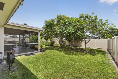 9860 Honeysuckle Avenue Palm Beach Gardens FL 33410