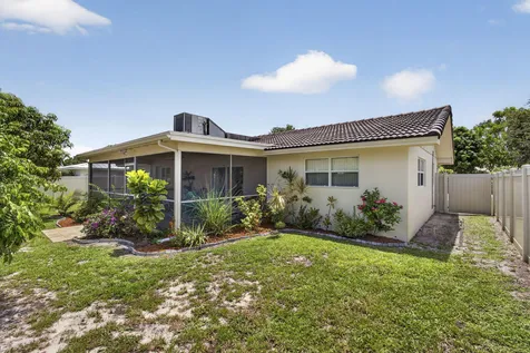 9860 Honeysuckle Avenue Palm Beach Gardens FL 33410