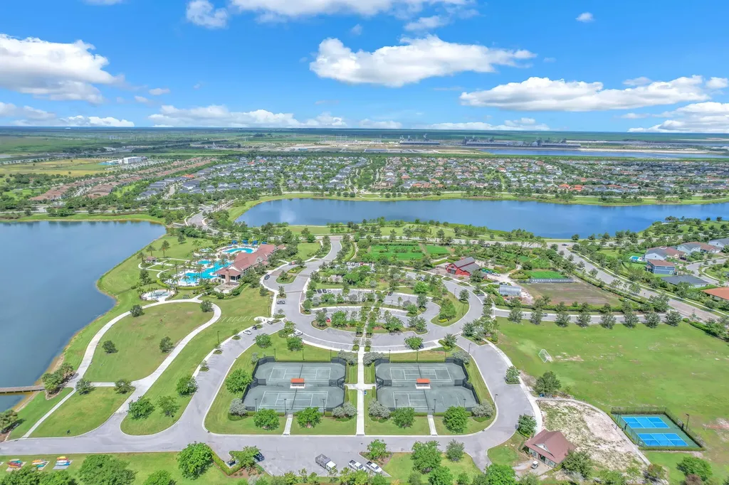 19270 Rolling Acres Road The Acreage FL 33470
