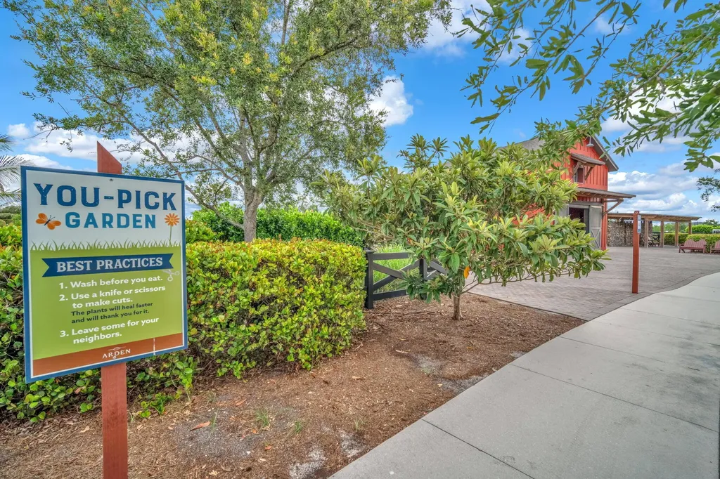 19270 Rolling Acres Road The Acreage FL 33470