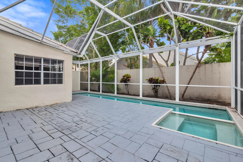 22 Selby Lane Palm Beach Gardens FL 33418