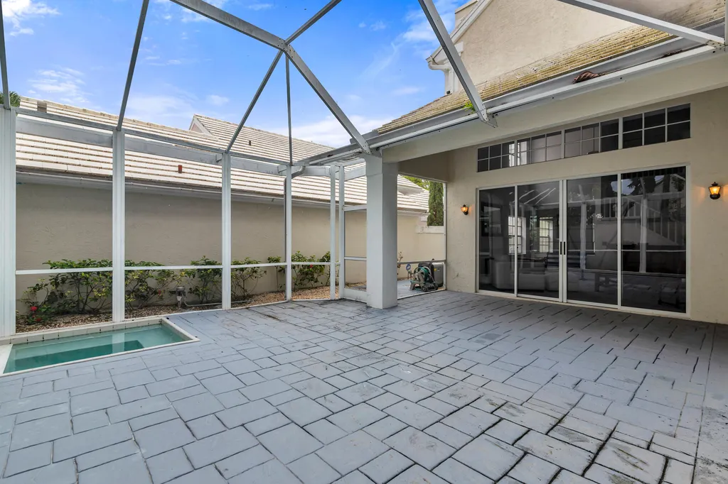 22 Selby Lane Palm Beach Gardens FL 33418