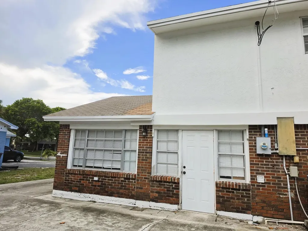 814 Poplar Drive Lake Park FL 33403