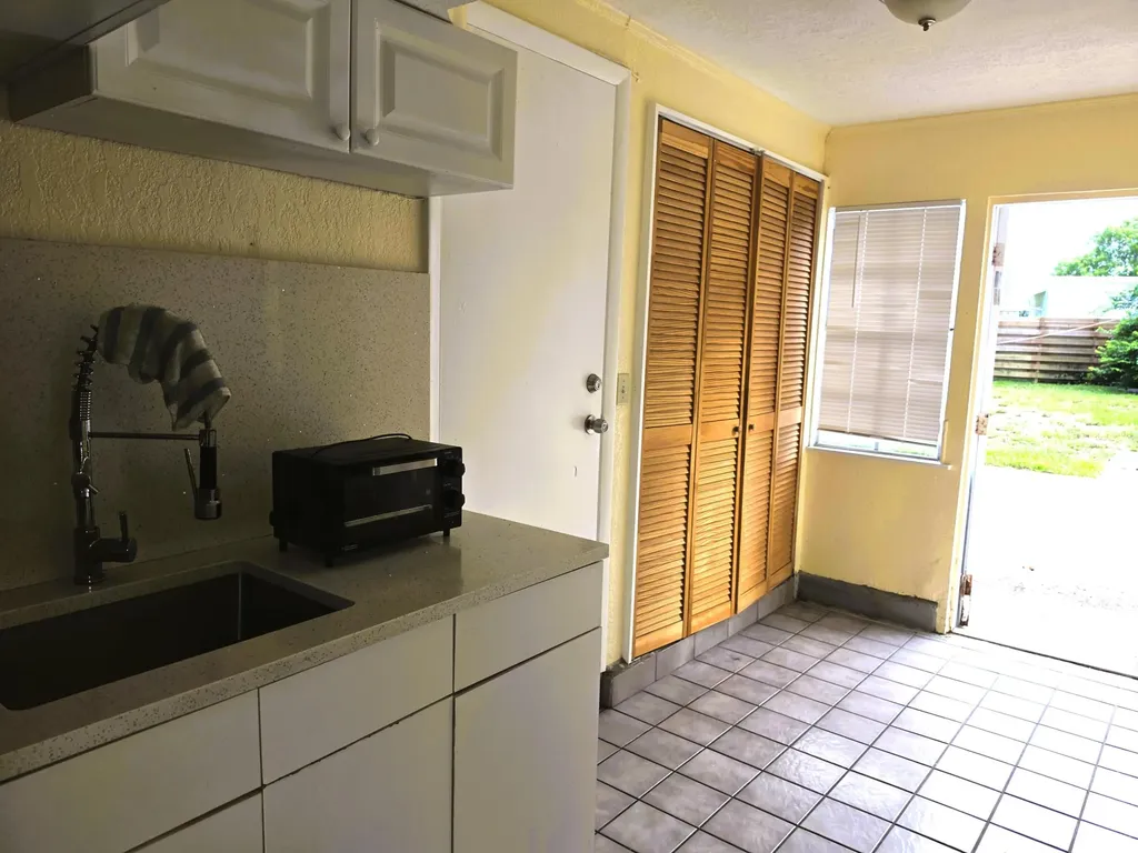 814 Poplar Drive Lake Park FL 33403