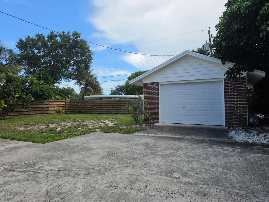 814 Poplar Drive Lake Park FL 33403