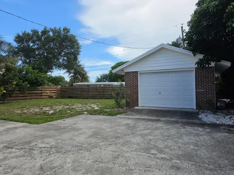 814 Poplar Drive Lake Park FL 33403
