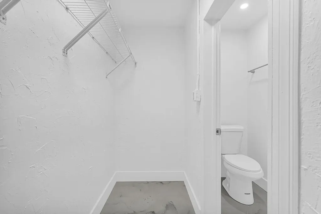 261 NE 45th Street Oakland Park FL 33334