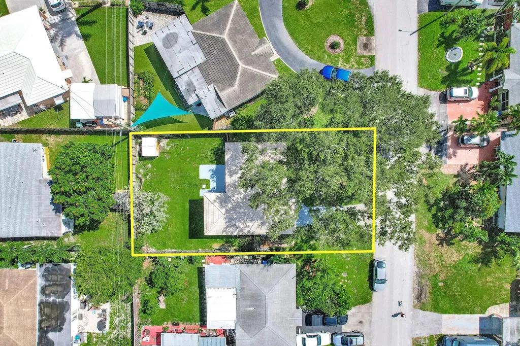 261 NE 45th Street Oakland Park FL 33334
