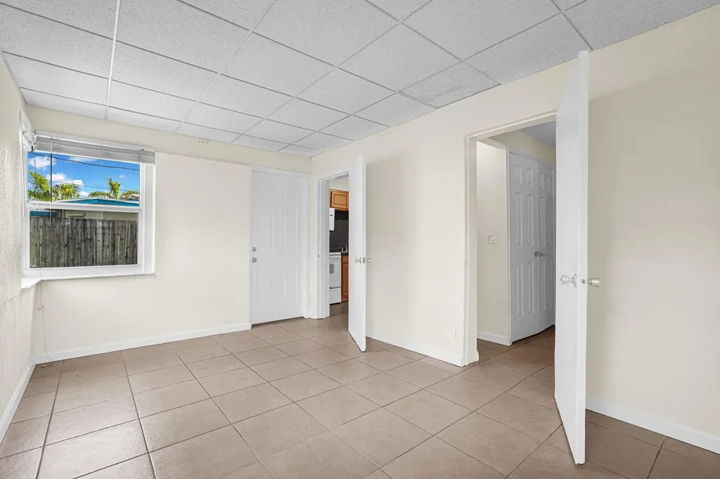 261 NE 45th Street Oakland Park FL 33334