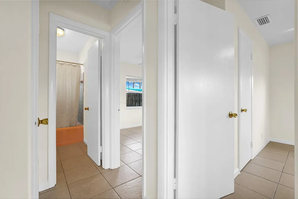 261 NE 45th Street Oakland Park FL 33334