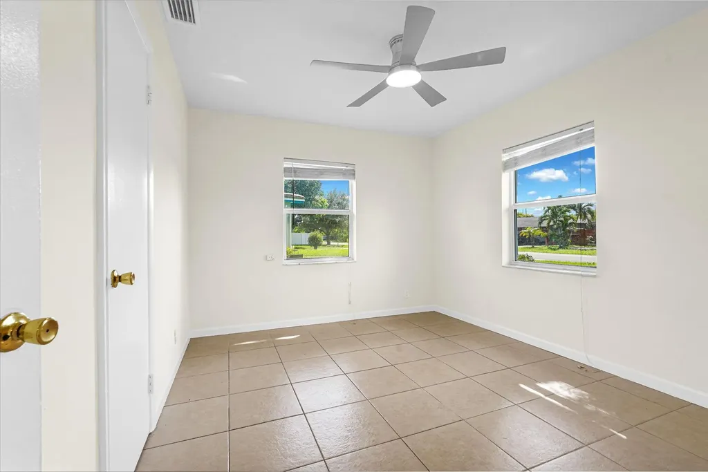261 NE 45th Street Oakland Park FL 33334