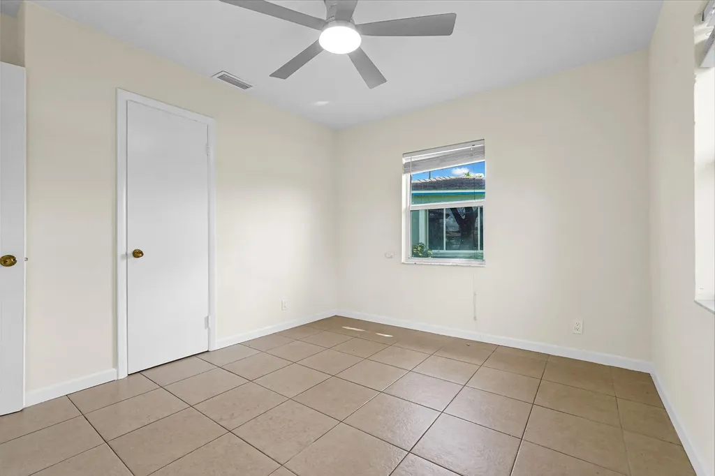 261 NE 45th Street Oakland Park FL 33334