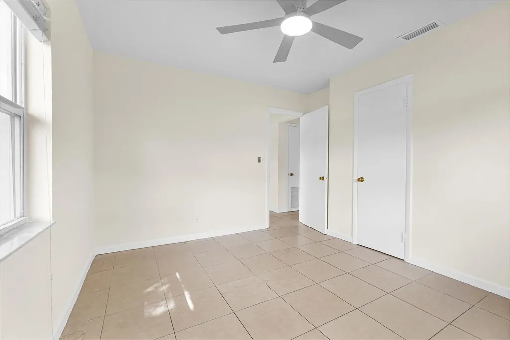 261 NE 45th Street Oakland Park FL 33334