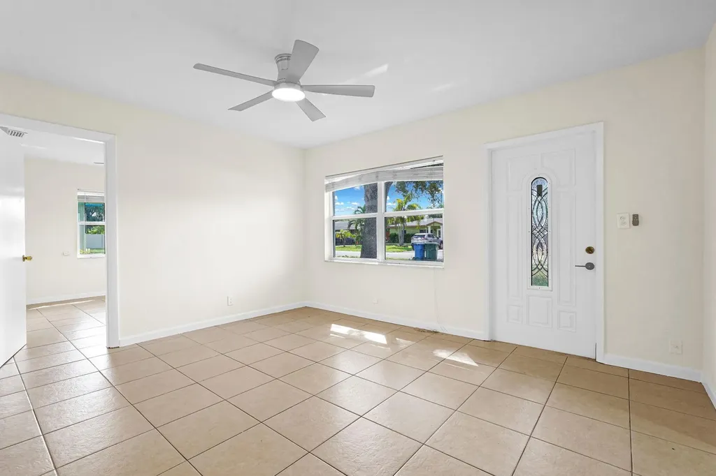 261 NE 45th Street Oakland Park FL 33334