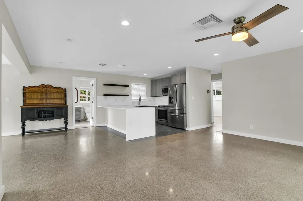 909 SE 16 Place Deerfield Beach FL 33441