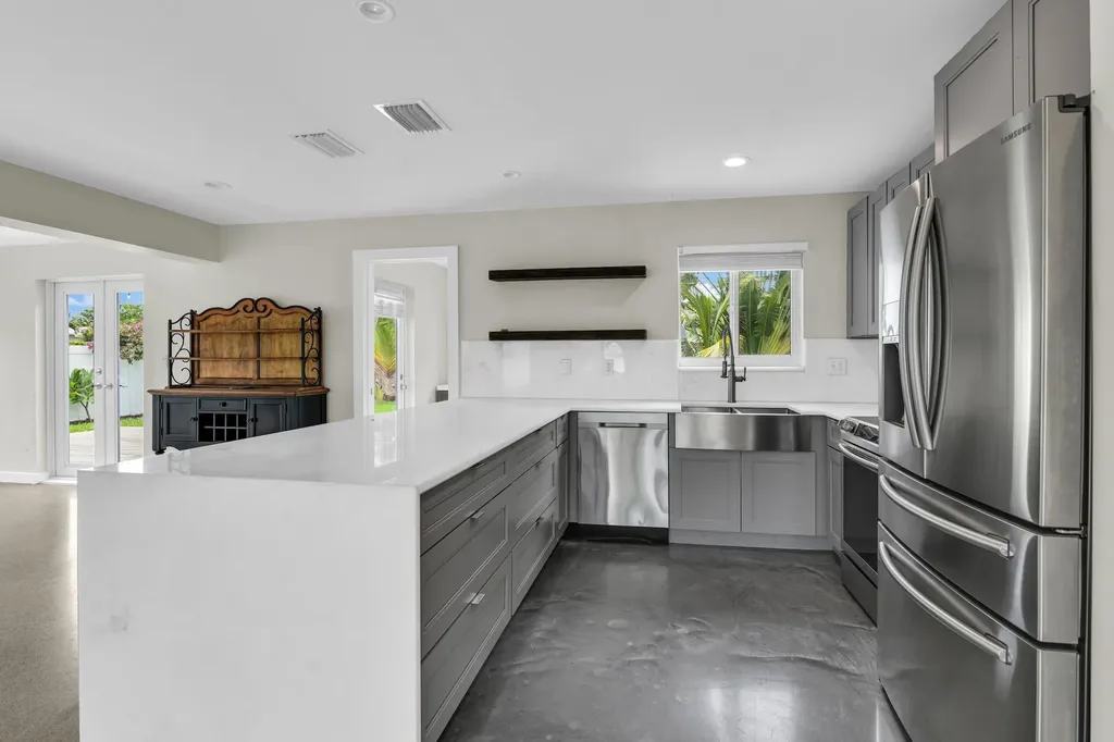 909 SE 16 Place Deerfield Beach FL 33441