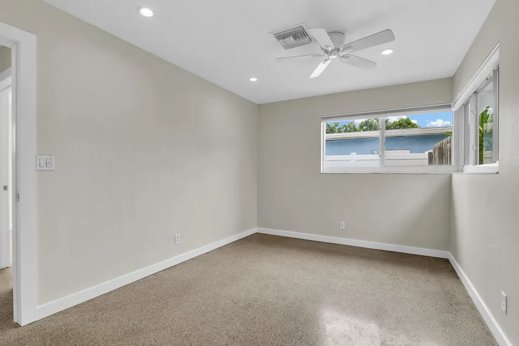 909 SE 16 Place Deerfield Beach FL 33441