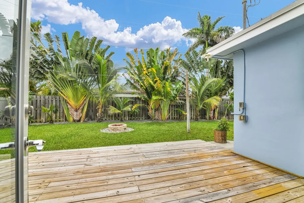 909 SE 16 Place Deerfield Beach FL 33441