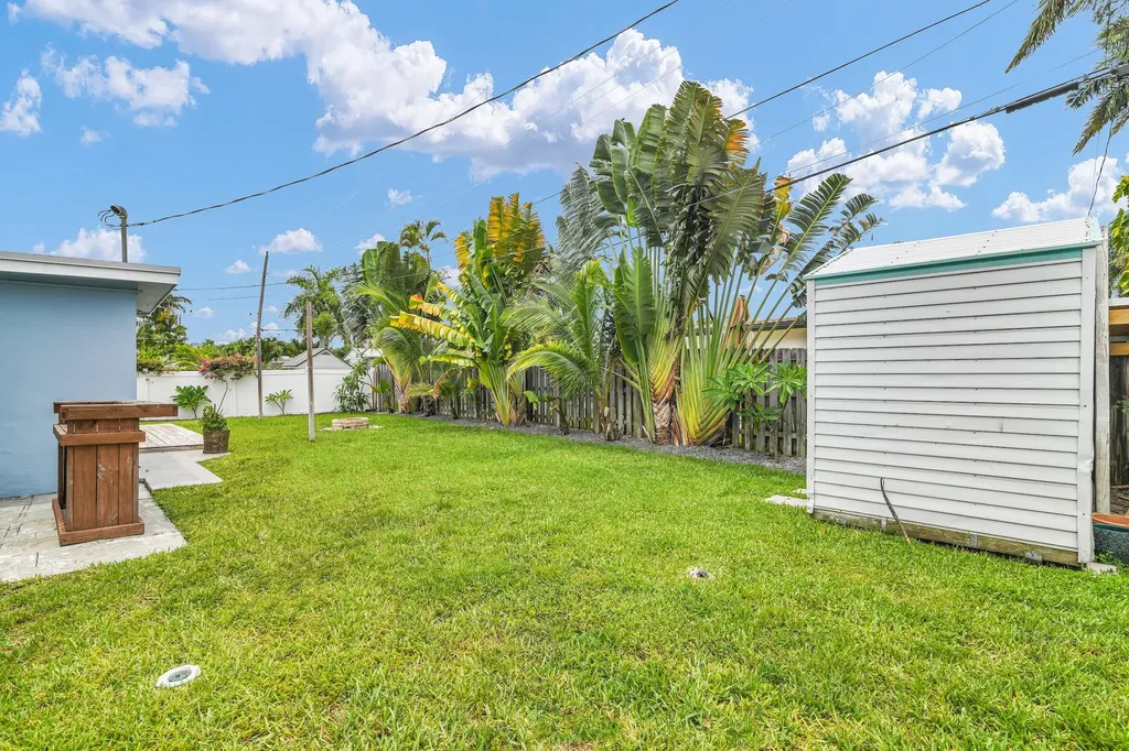 909 SE 16 Place Deerfield Beach FL 33441