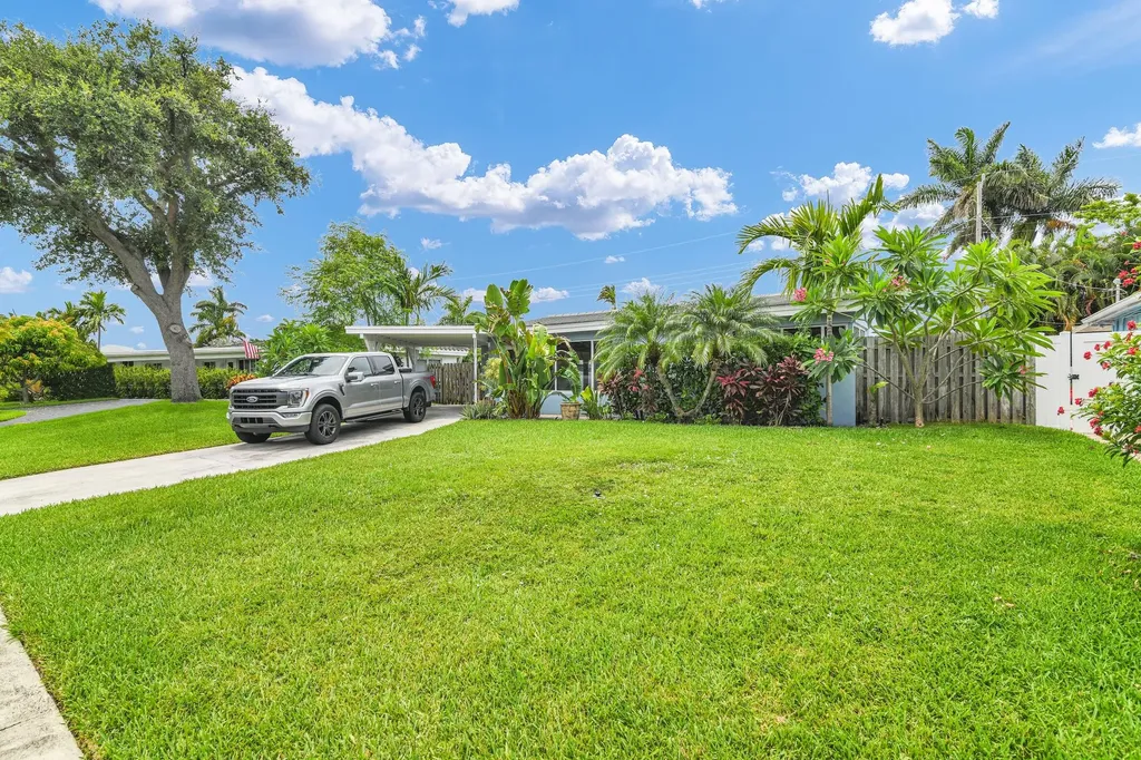 909 SE 16 Place Deerfield Beach FL 33441