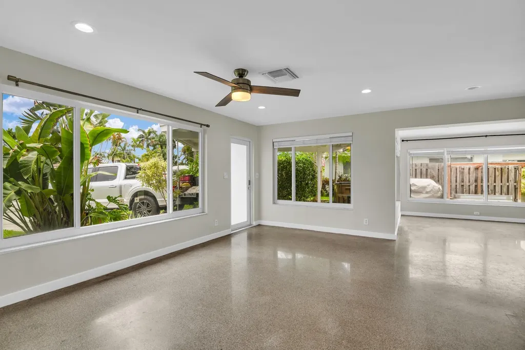 909 SE 16 Place Deerfield Beach FL 33441