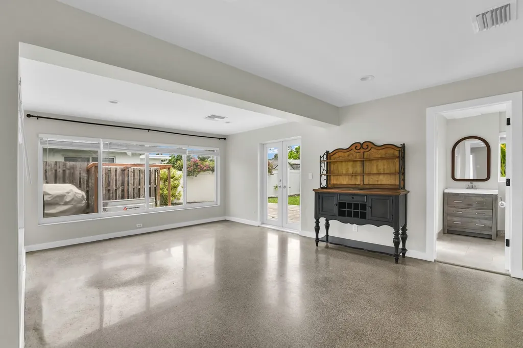 909 SE 16 Place Deerfield Beach FL 33441