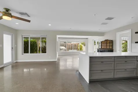 909 SE 16 Place Deerfield Beach FL 33441