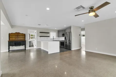 909 SE 16 Place Deerfield Beach FL 33441