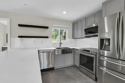 909 SE 16 Place Deerfield Beach FL 33441