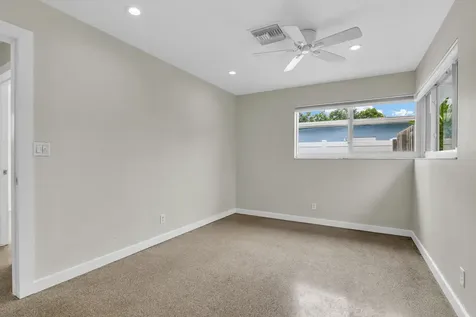 909 SE 16 Place Deerfield Beach FL 33441