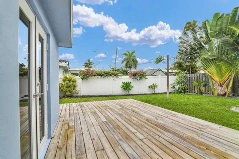 909 SE 16 Place Deerfield Beach FL 33441