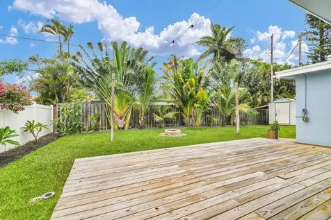 909 SE 16 Place Deerfield Beach FL 33441