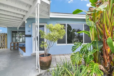 909 SE 16 Place Deerfield Beach FL 33441