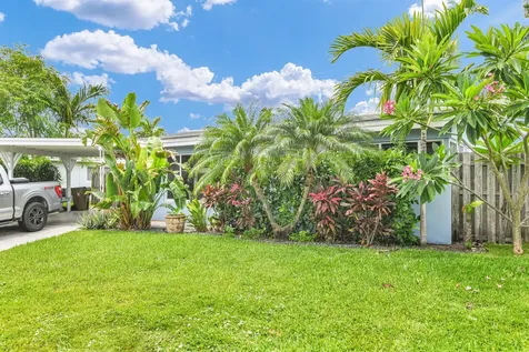 909 SE 16 Place Deerfield Beach FL 33441