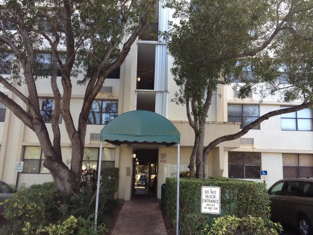 2501 Riverside Drive Coral Springs FL 33065