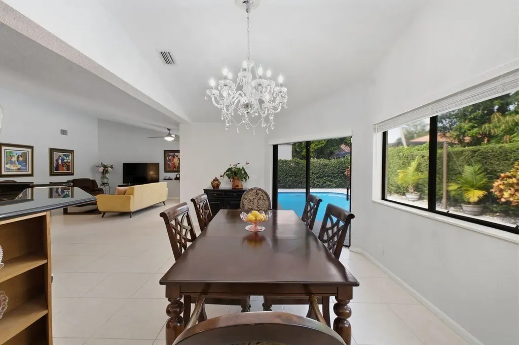 2719 Oak Tree Lane Oakland Park FL 33309