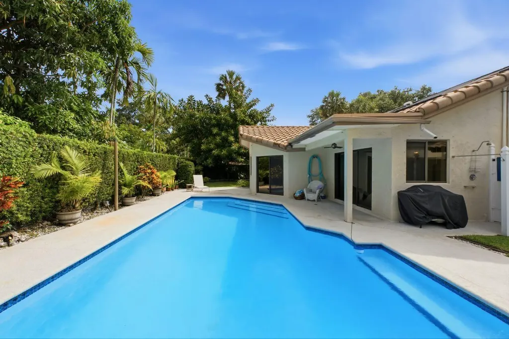 2719 Oak Tree Lane Oakland Park FL 33309