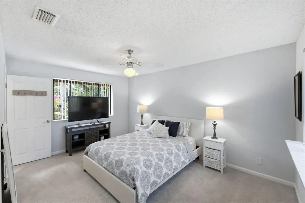 2719 Oak Tree Lane Oakland Park FL 33309