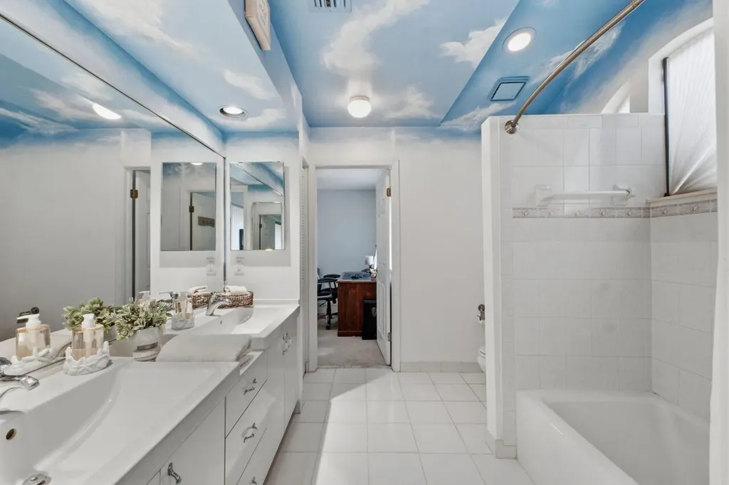 2719 Oak Tree Lane Oakland Park FL 33309