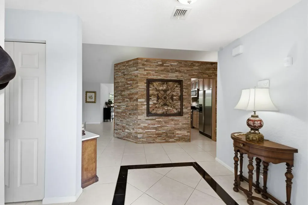 2719 Oak Tree Lane Oakland Park FL 33309