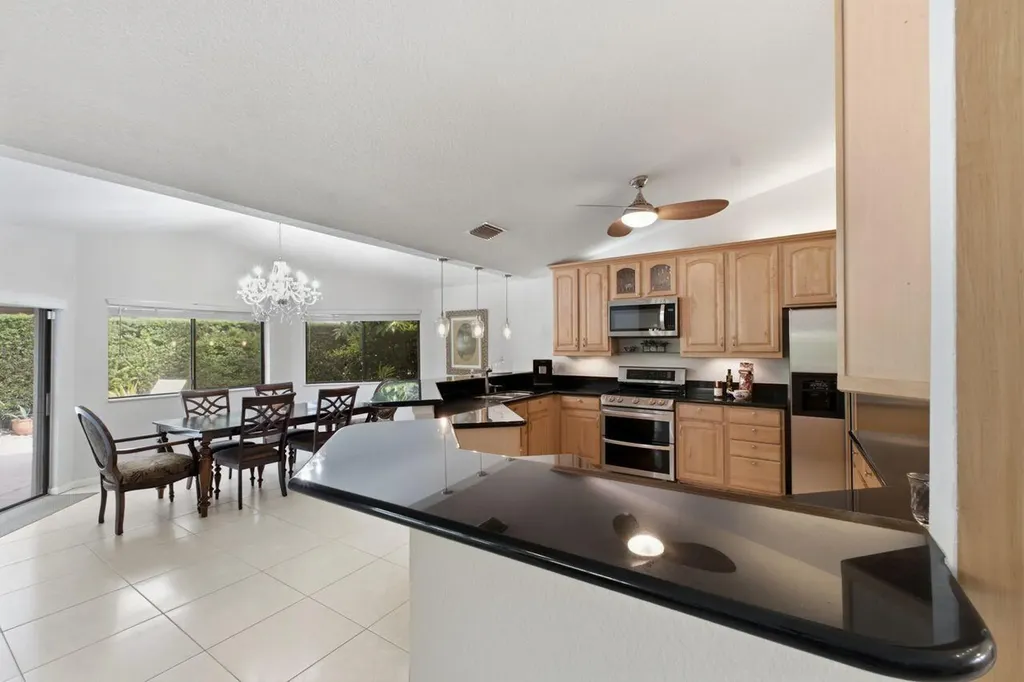 2719 Oak Tree Lane Oakland Park FL 33309
