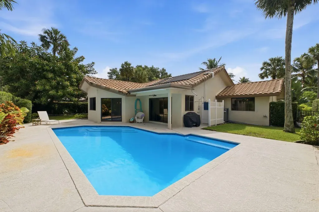 2719 Oak Tree Lane Oakland Park FL 33309